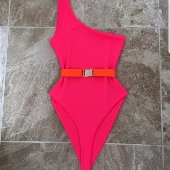 Bathing suits - Picture 3 of 3